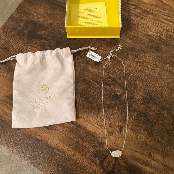 Kendra Scott Elisa necklace - Picture 6 of 8